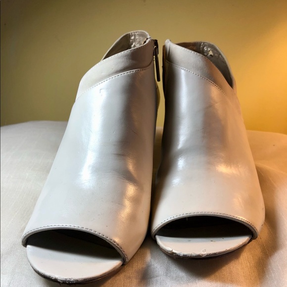 Boot - Picture 2 of 15